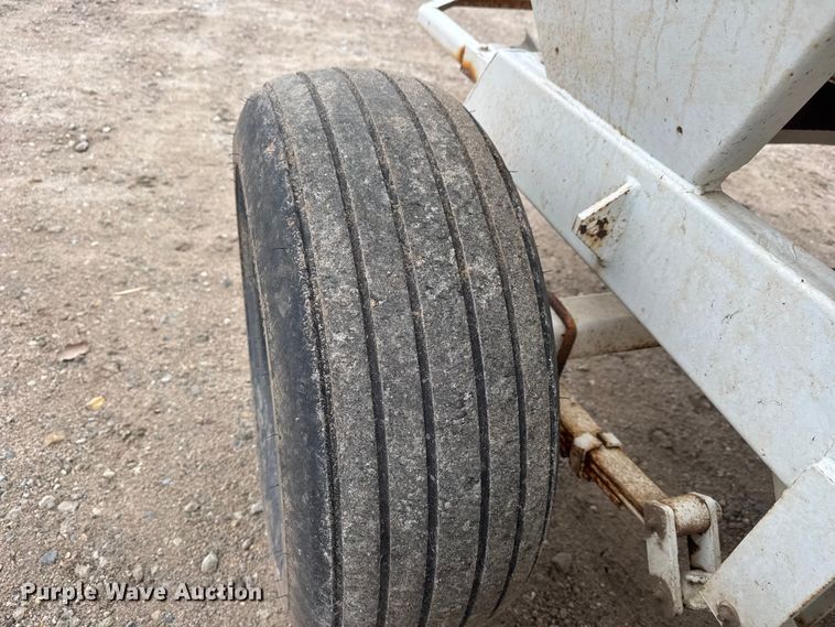 image for item ET1660 Willmar Super 500 spreader