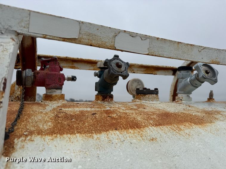 image for item ET1661 (3) NH3 tank trailers