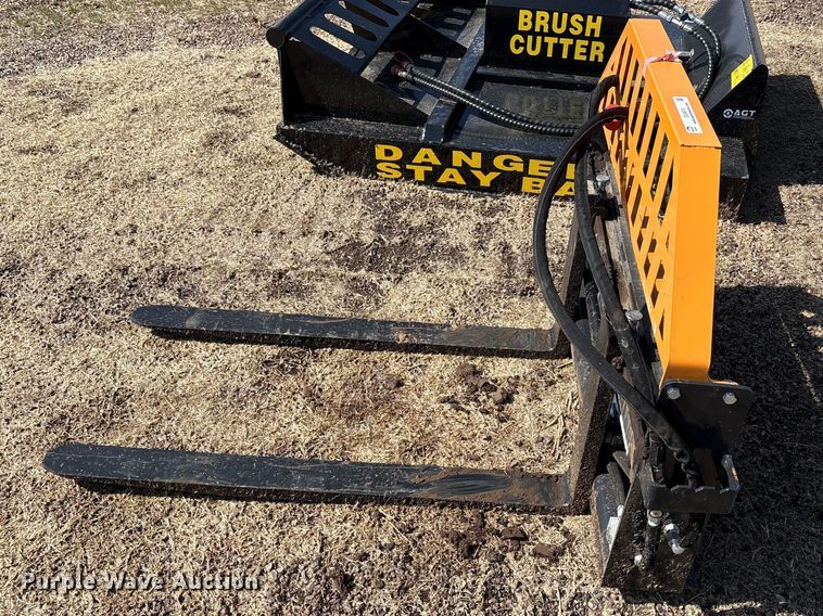 image for item EU4974 2025 Wolverine PFA-11-3300G skid steer forks