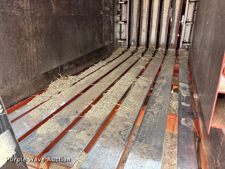 image for item EU4985 2004 Hesston 4910 large square baler