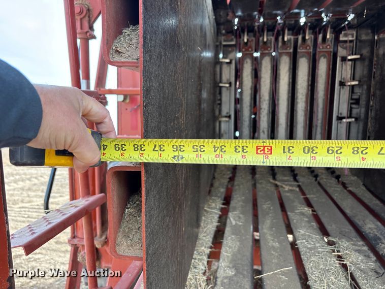 image for item EU4985 2004 Hesston 4910 large square baler