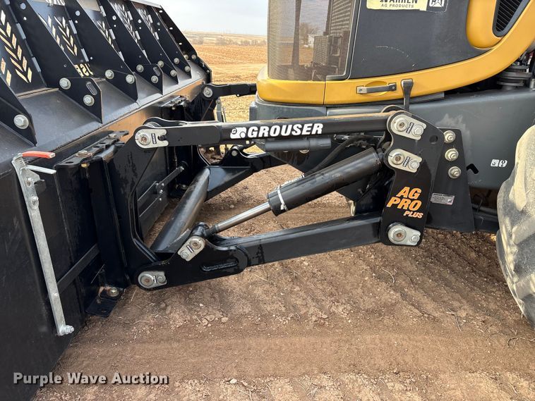 image for item EU4986 2013 Challenger MT965C 4WD tractor