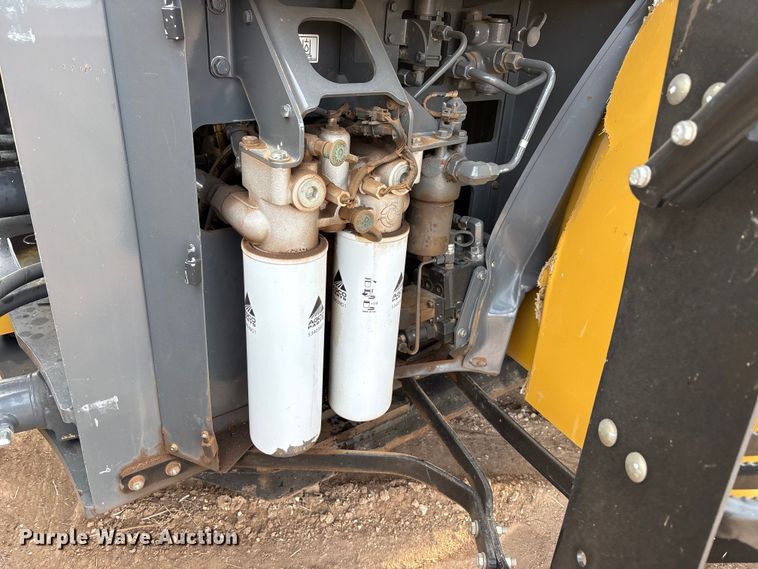 image for item EU4986 2013 Challenger MT965C 4WD tractor