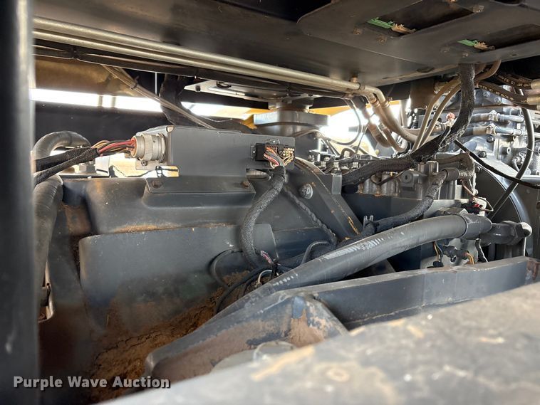 image for item EU4986 2013 Challenger MT965C 4WD tractor