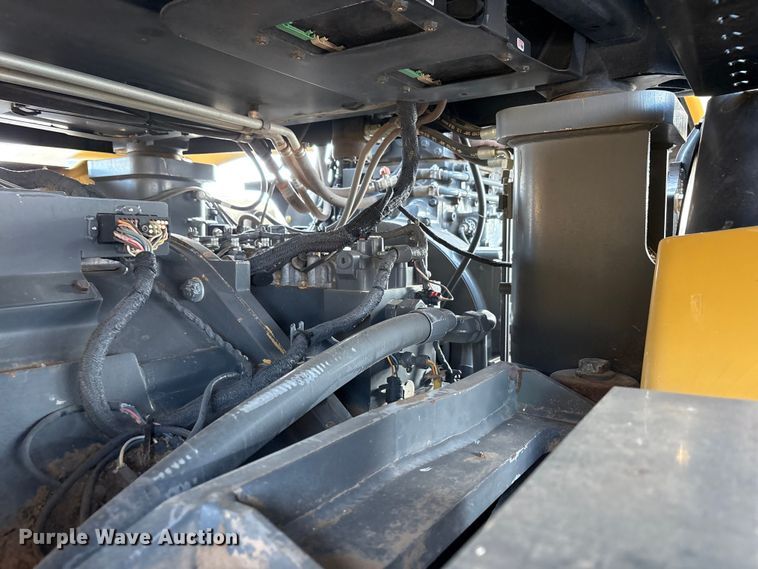 image for item EU4986 2013 Challenger MT965C 4WD tractor