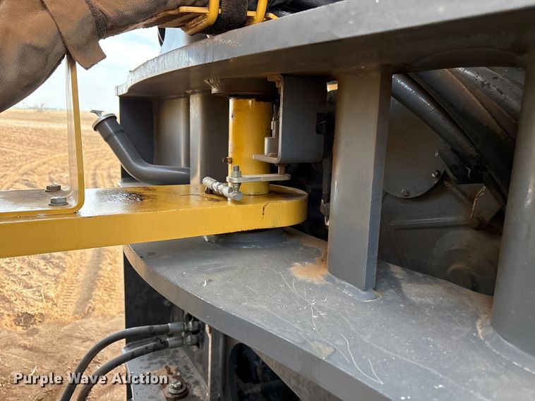 image for item EU4986 2013 Challenger MT965C 4WD tractor