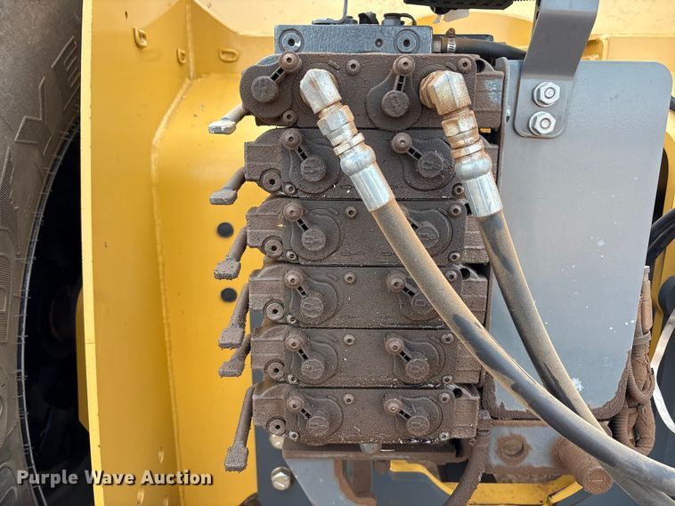 image for item EU4986 2013 Challenger MT965C 4WD tractor