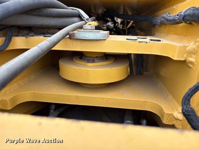 image for item EU4986 2013 Challenger MT965C 4WD tractor