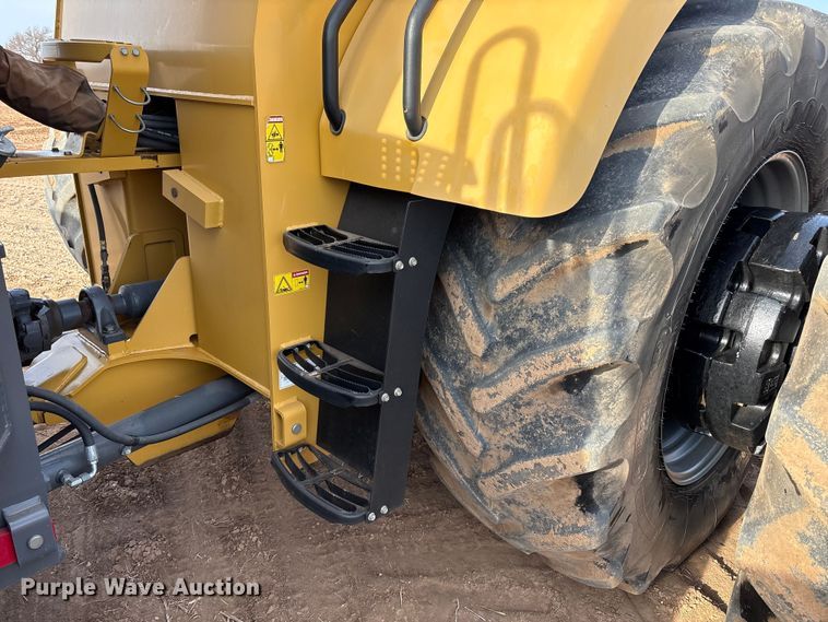 image for item EU4986 2013 Challenger MT965C 4WD tractor