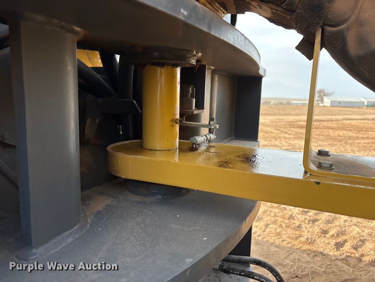 image for item EU4986 2013 Challenger MT965C 4WD tractor