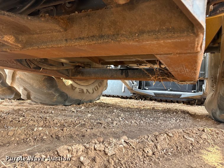 image for item EU4986 2013 Challenger MT965C 4WD tractor