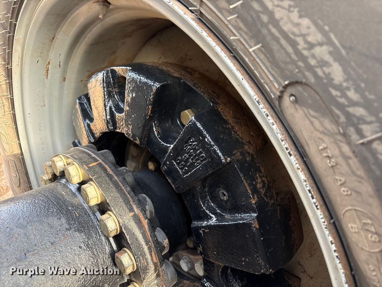 image for item EU4986 2013 Challenger MT965C 4WD tractor