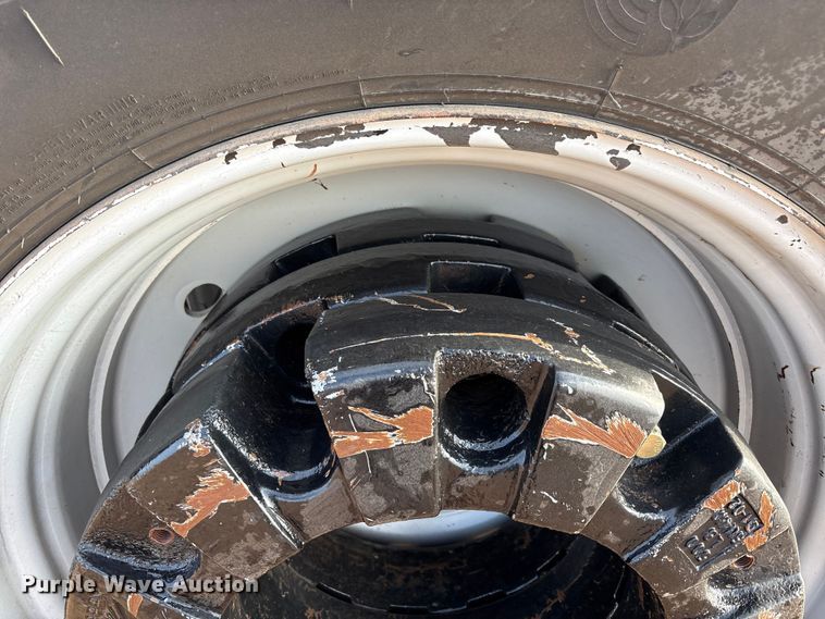 image for item EU4986 2013 Challenger MT965C 4WD tractor