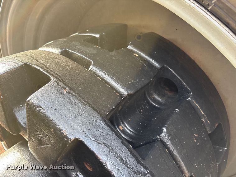 image for item EU4986 2013 Challenger MT965C 4WD tractor