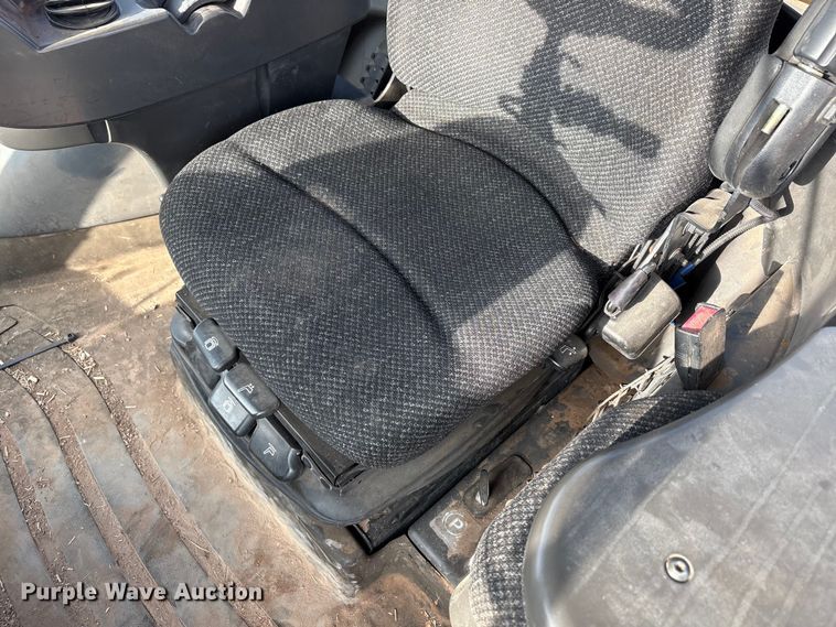 image for item EU4986 2013 Challenger MT965C 4WD tractor