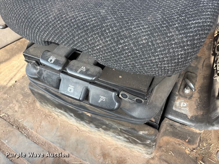 image for item EU4986 2013 Challenger MT965C 4WD tractor