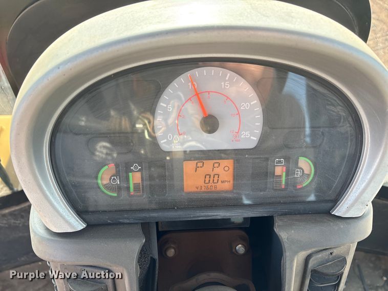 image for item EU4986 2013 Challenger MT965C 4WD tractor