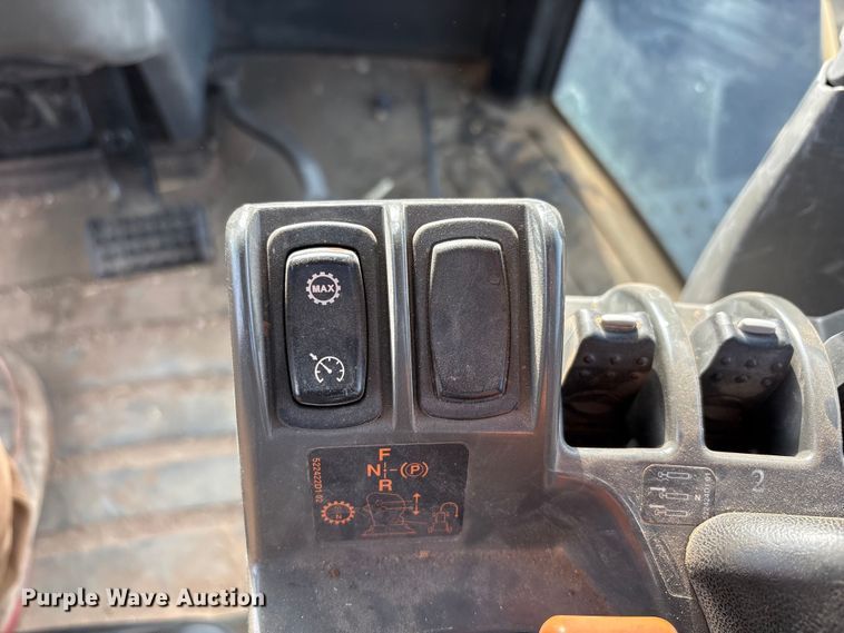 image for item EU4986 2013 Challenger MT965C 4WD tractor