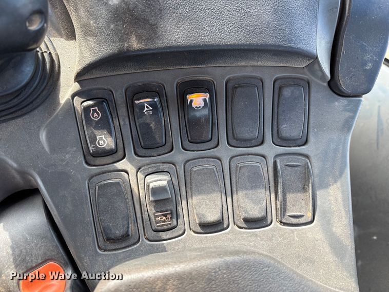 image for item EU4986 2013 Challenger MT965C 4WD tractor