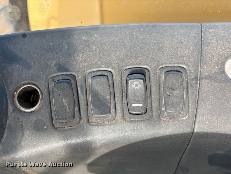 image for item EU4986 2013 Challenger MT965C 4WD tractor