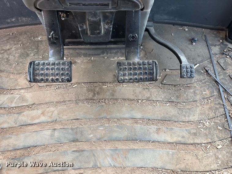 image for item EU4986 2013 Challenger MT965C 4WD tractor