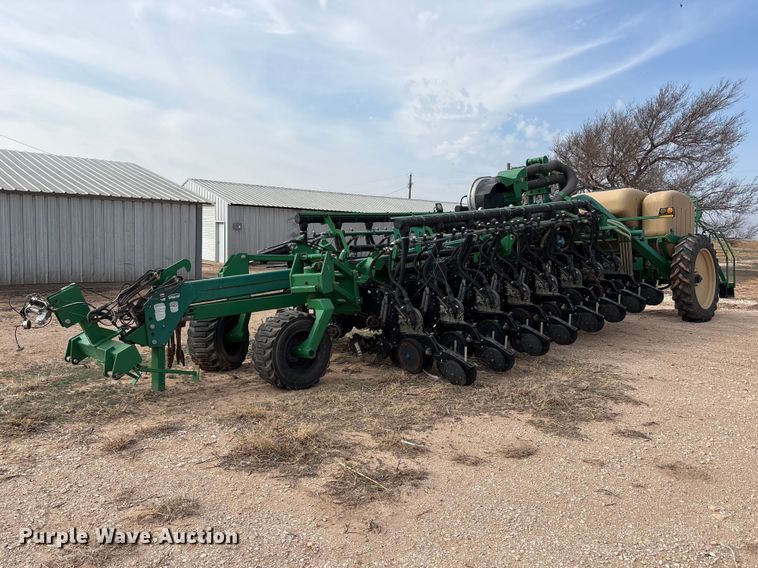 image for item EU4988 2011 Great Plains YP1625A-32TR twin row planter