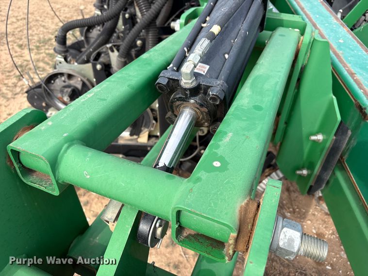 image for item EU4988 2011 Great Plains YP1625A-32TR twin row planter