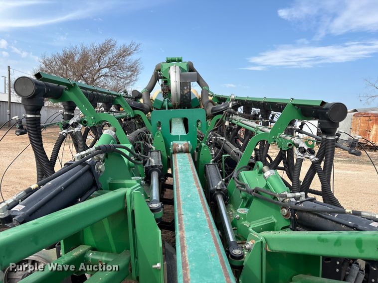 image for item EU4988 2011 Great Plains YP1625A-32TR twin row planter