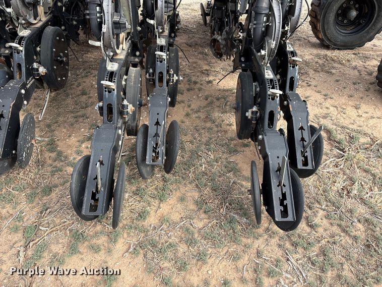 image for item EU4988 2011 Great Plains YP1625A-32TR twin row planter