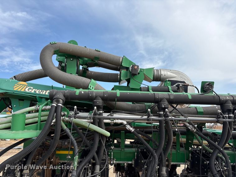 image for item EU4988 2011 Great Plains YP1625A-32TR twin row planter