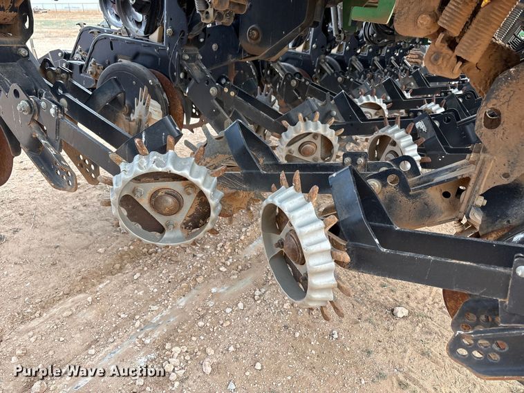 image for item EU4988 2011 Great Plains YP1625A-32TR twin row planter