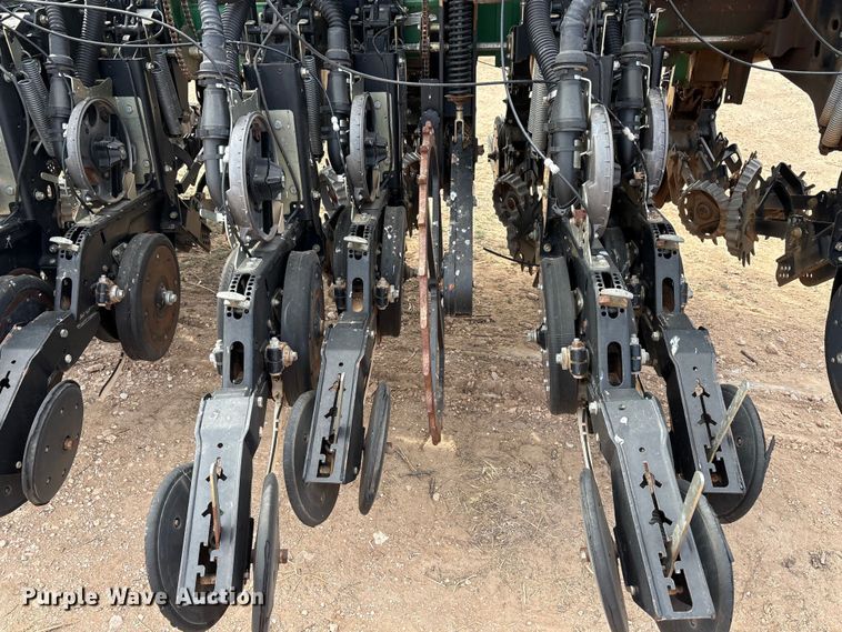 image for item EU4988 2011 Great Plains YP1625A-32TR twin row planter