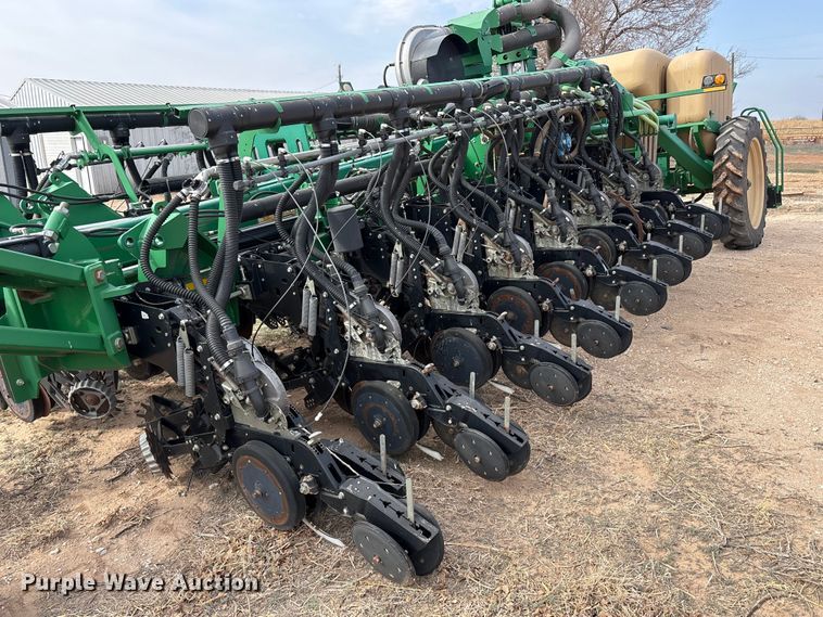 image for item EU4988 2011 Great Plains YP1625A-32TR twin row planter