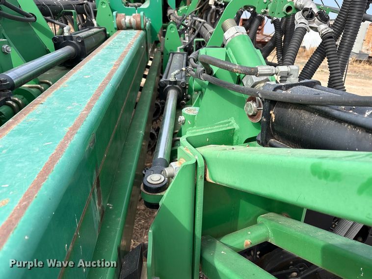 image for item EU4988 2011 Great Plains YP1625A-32TR twin row planter