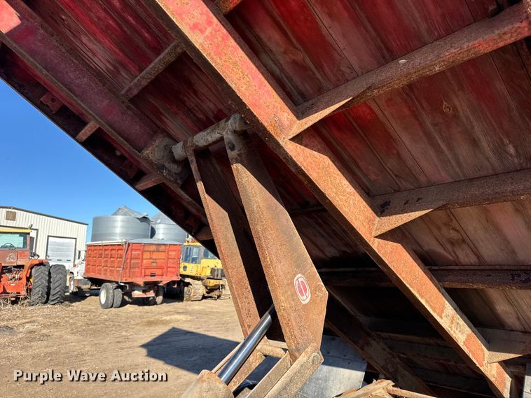 image for item FB0621 1971 Chevrolet C50 grain truck