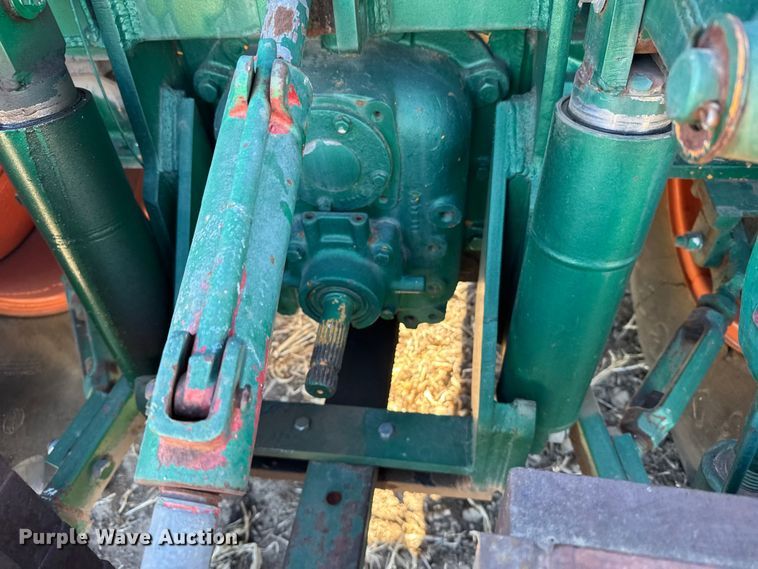 image for item FB0895 Oliver tractor