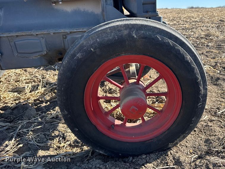 image for item FB0897 Case C tractor