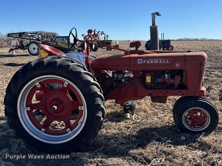 image for item FB0898 1945 International Harvester Farmall H tractor
