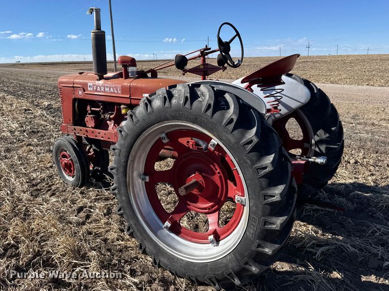 image for item FB0898 1945 International Harvester Farmall H tractor
