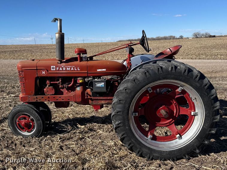 image for item FB0898 1945 International Harvester Farmall H tractor