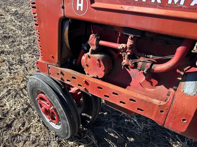 image for item FB0898 1945 International Harvester Farmall H tractor
