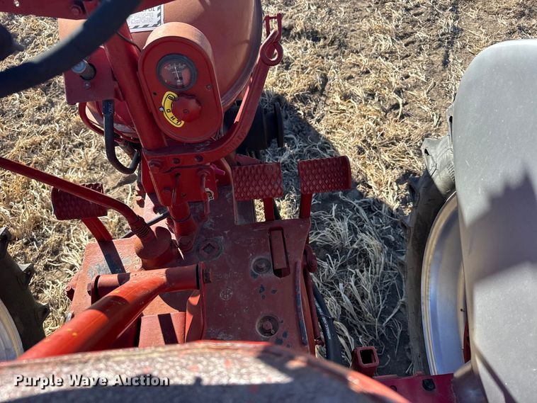 image for item FB0898 1945 International Harvester Farmall H tractor