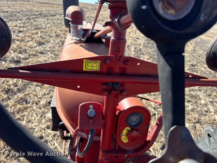 image for item FB0898 1945 International Harvester Farmall H tractor