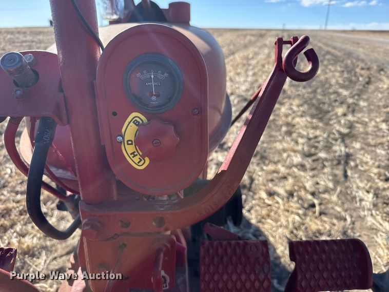 image for item FB0898 1945 International Harvester Farmall H tractor