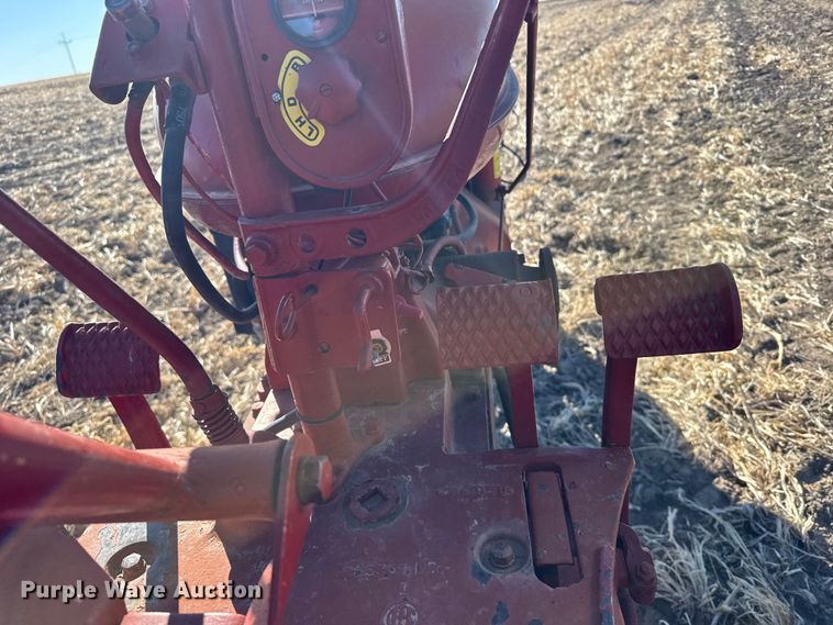 image for item FB0898 1945 International Harvester Farmall H tractor