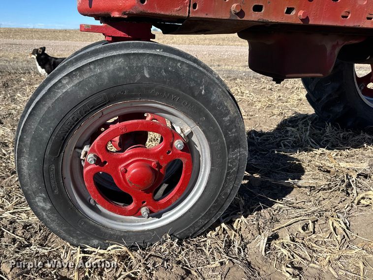 image for item FB0898 1945 International Harvester Farmall H tractor