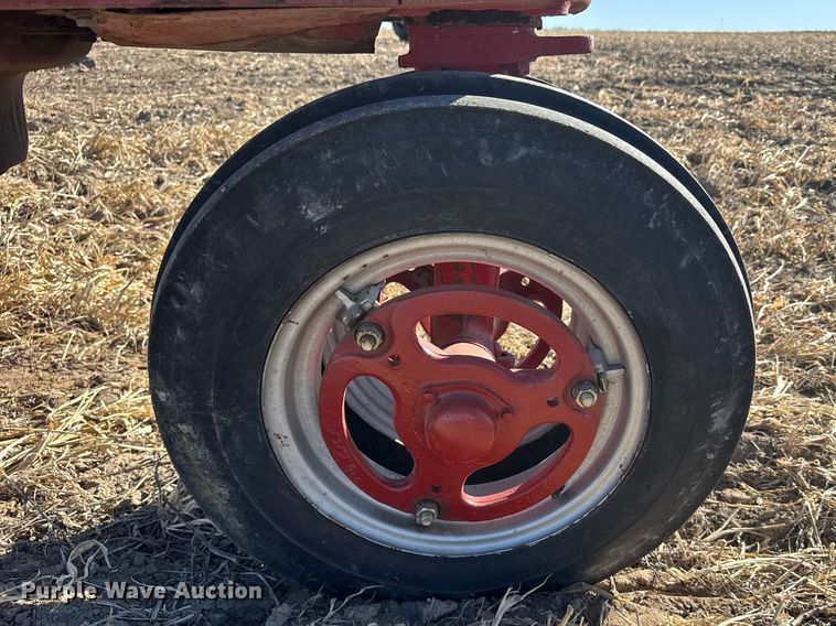 image for item FB0898 1945 International Harvester Farmall H tractor