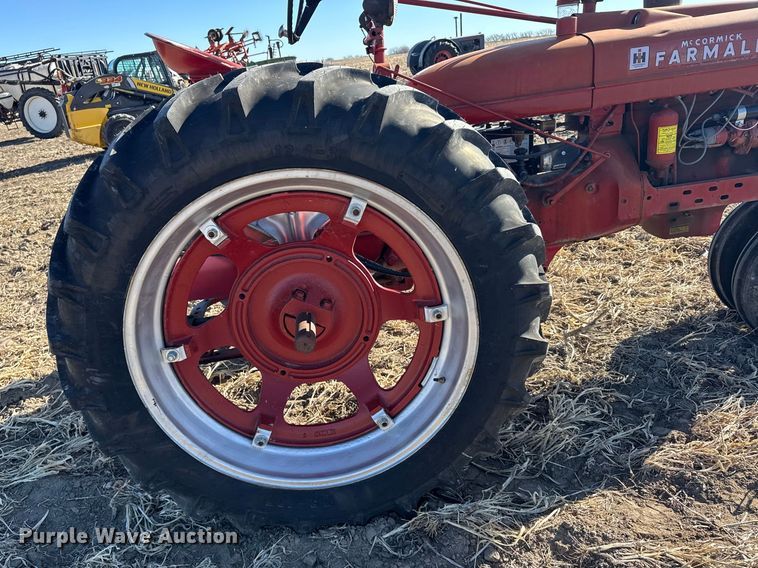 image for item FB0898 1945 International Harvester Farmall H tractor