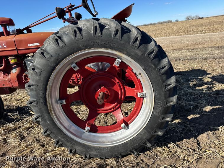 image for item FB0898 1945 International Harvester Farmall H tractor