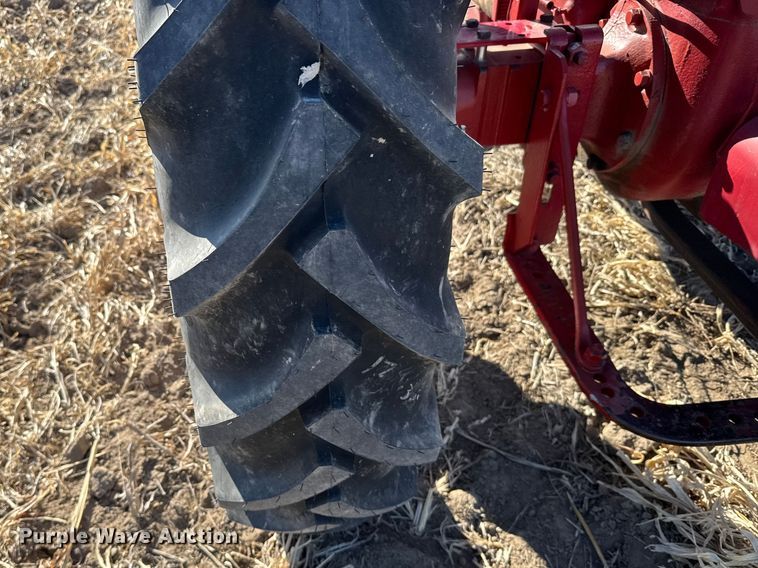 image for item FB0898 1945 International Harvester Farmall H tractor